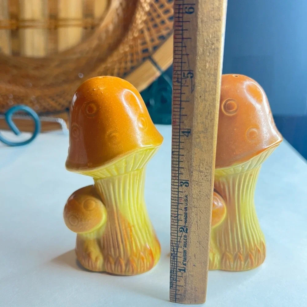 Vintage Ceramic Mushroom Salt & Pepper Shakers Made in Japan 5